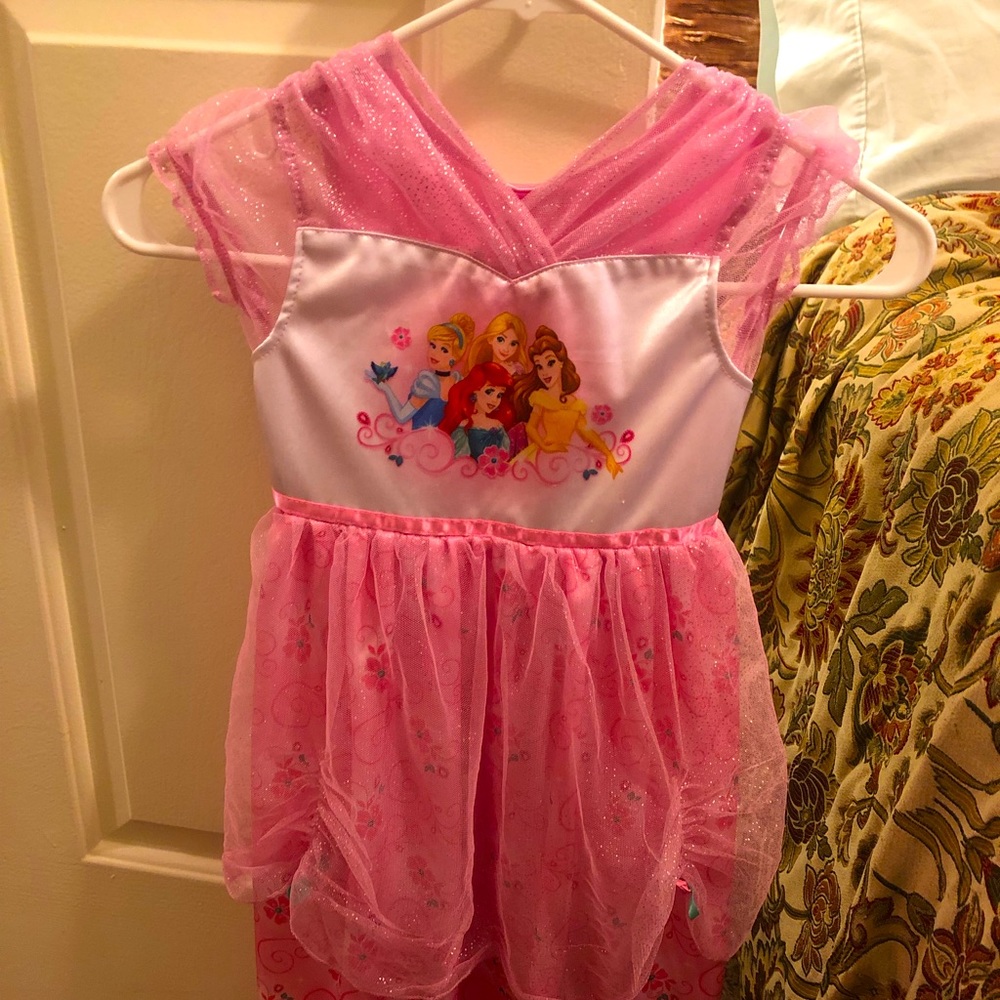 Size 6 Disney nightgown
